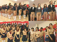 女教師と女生徒が半裸で卒業式をするシュールな風景