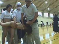体育館で鬼畜用務員達に強姦される女子剣道部員